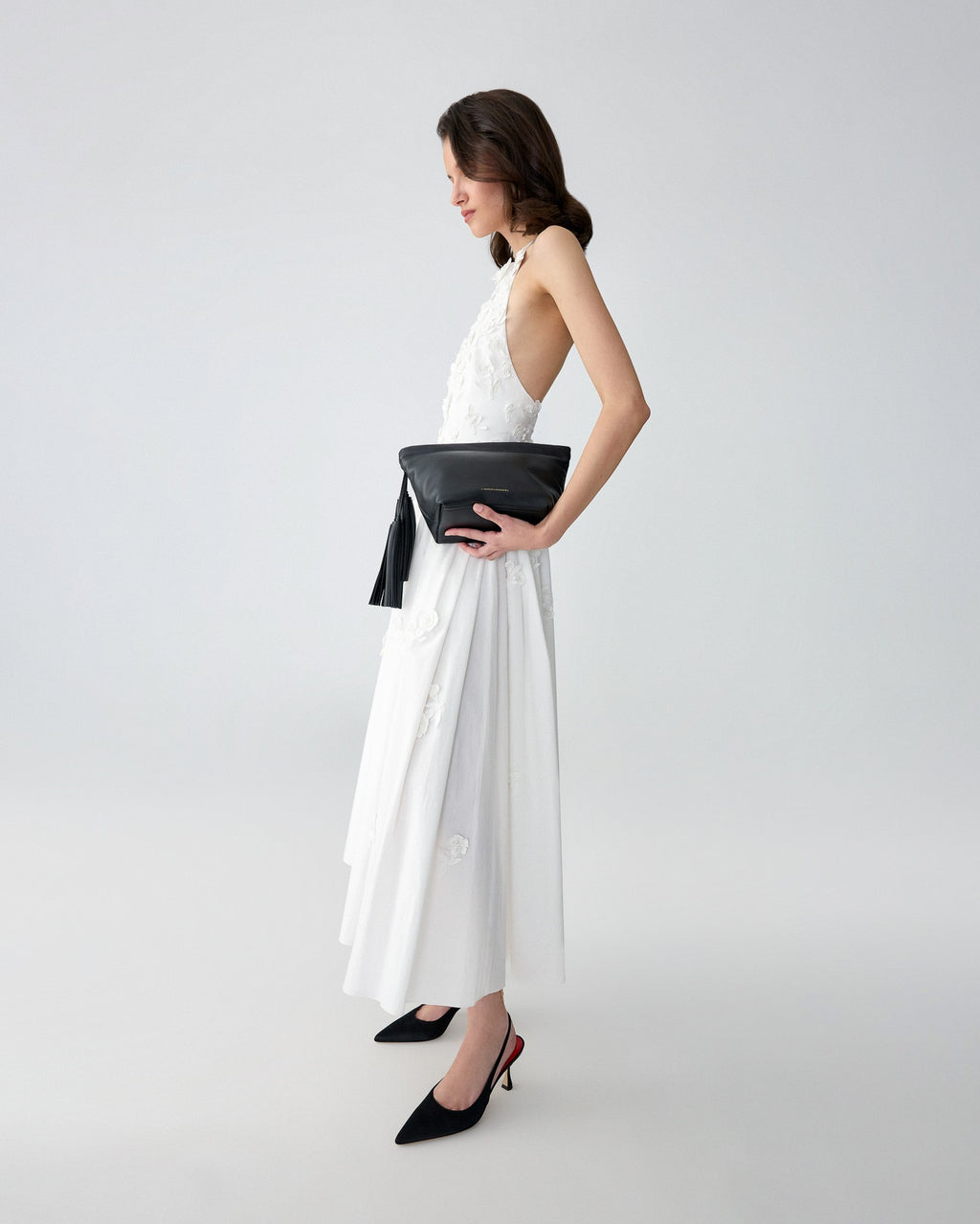 Vestido midi con cuello halter bordado