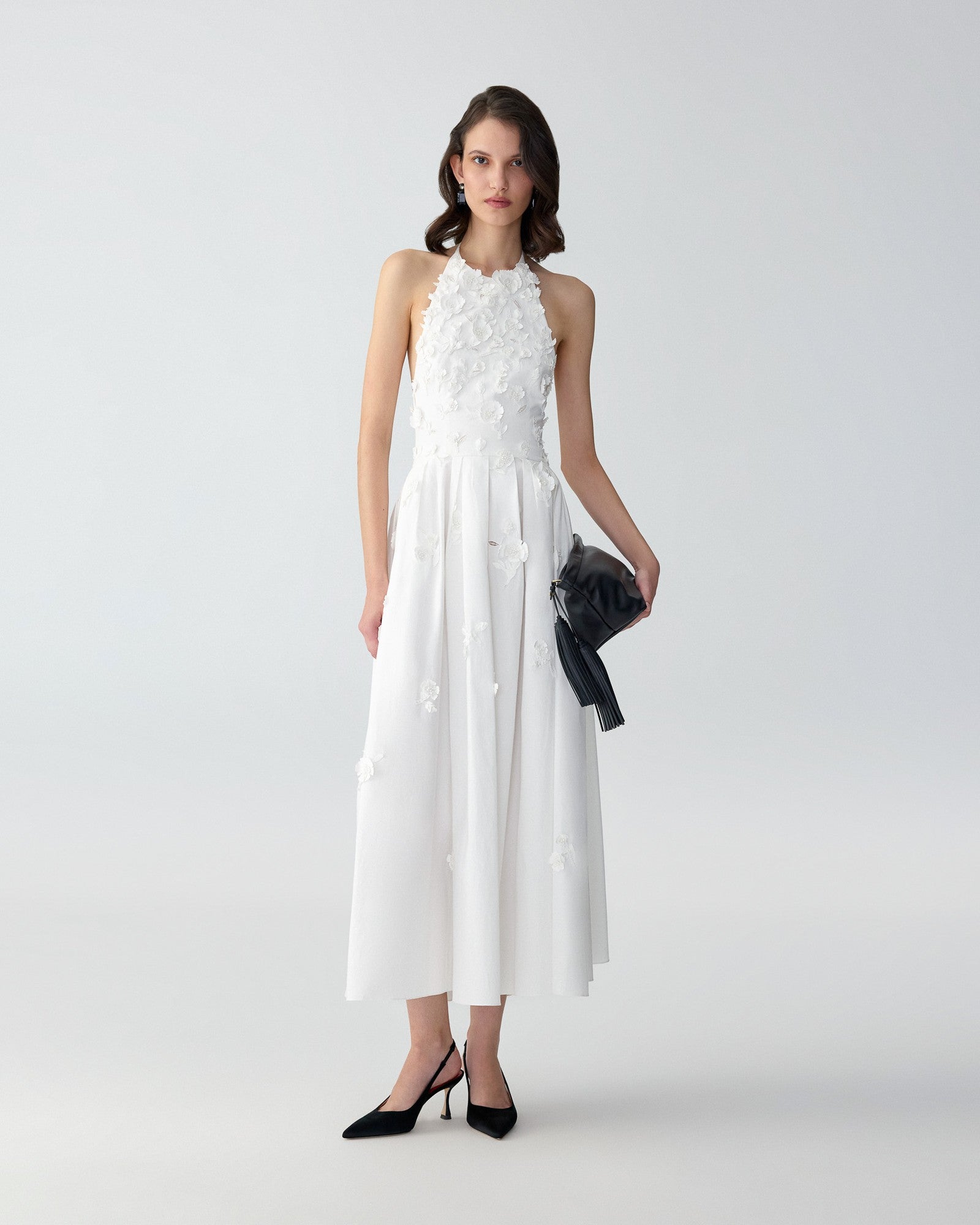 Vestido midi con cuello halter bordado