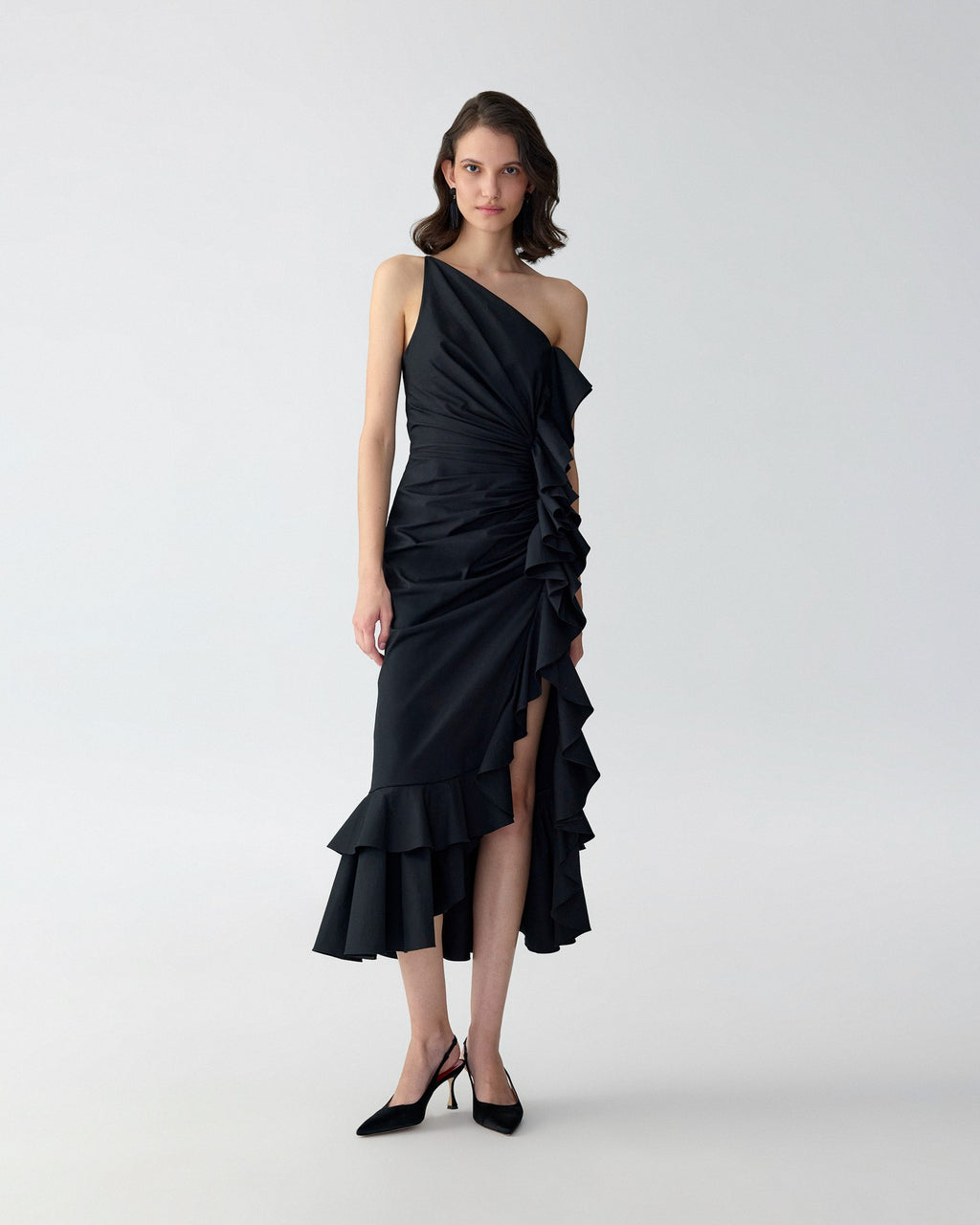 Vestido midi asimétrico con volantes y volantes