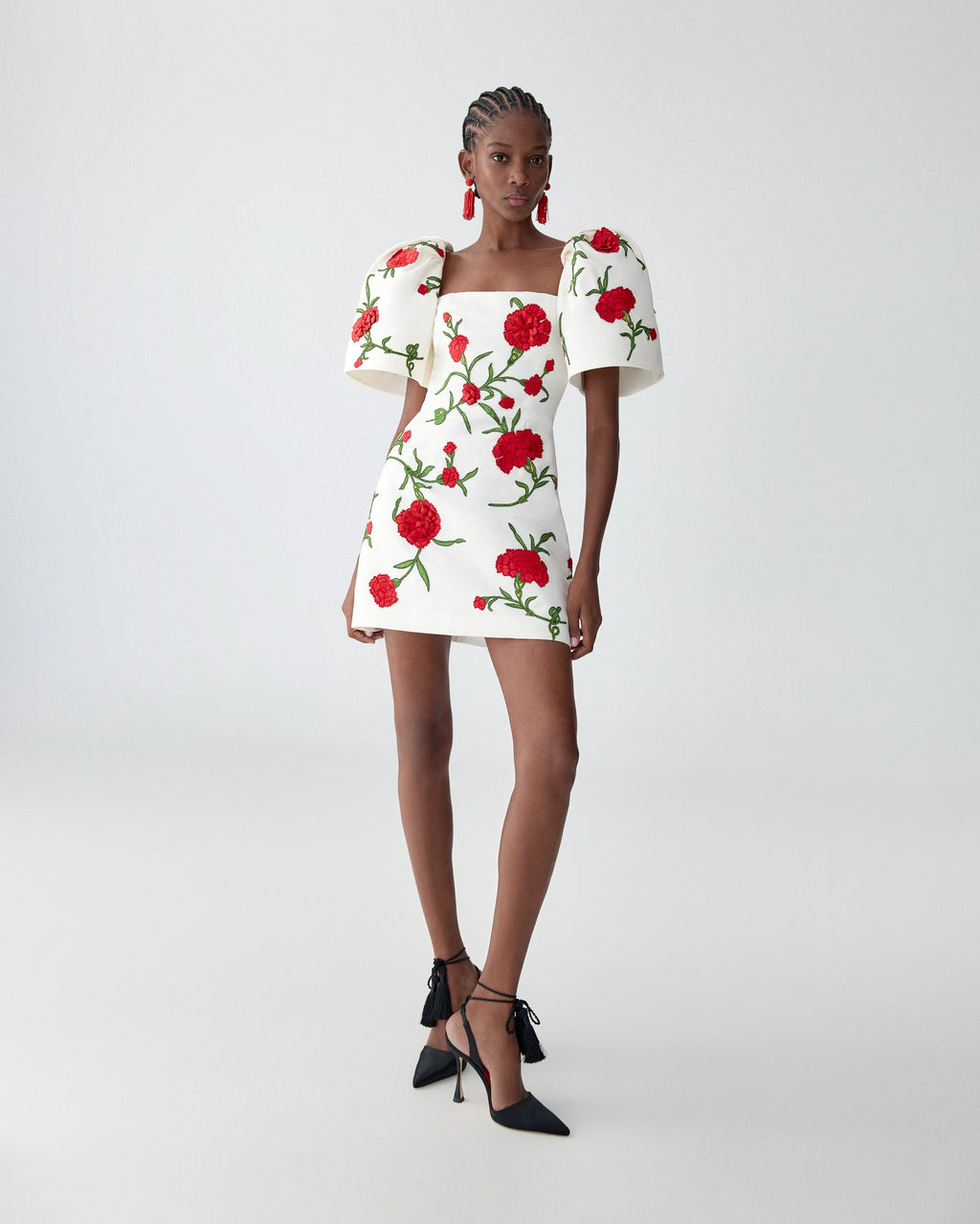 Minivestido de manga abellada con clavel bordado