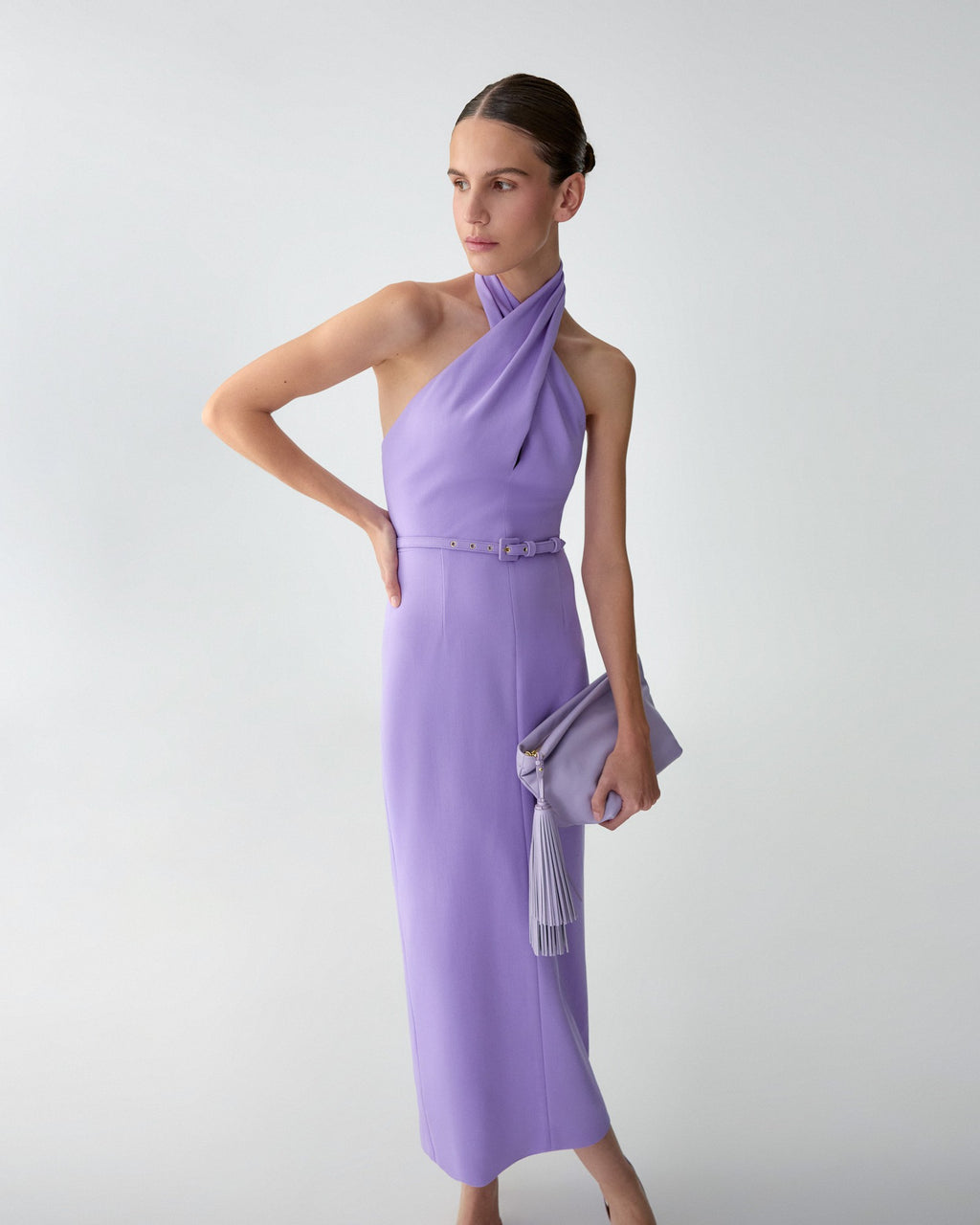 Vestido midi de cuello halter retorcido