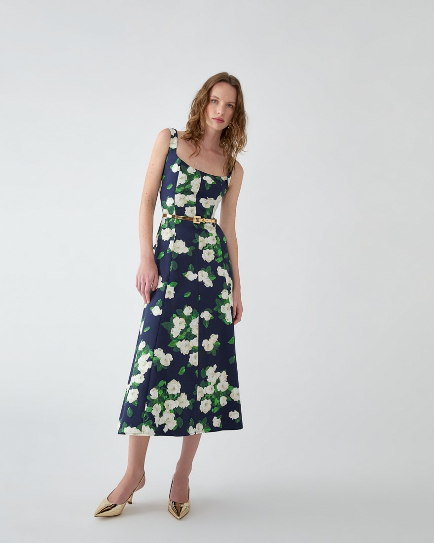 Vestido midi con estampado de rosas