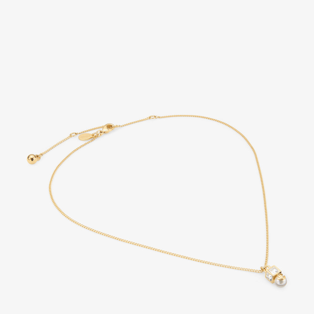 Colgante de metal dorado con perla y cristal