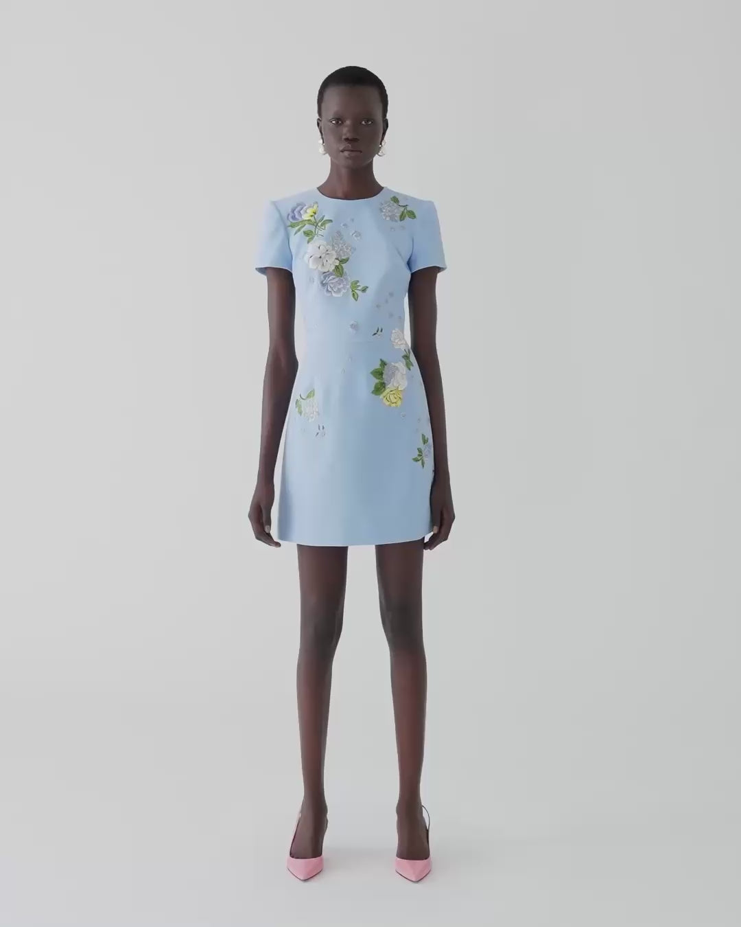 Minivestido de crepé bordado floral