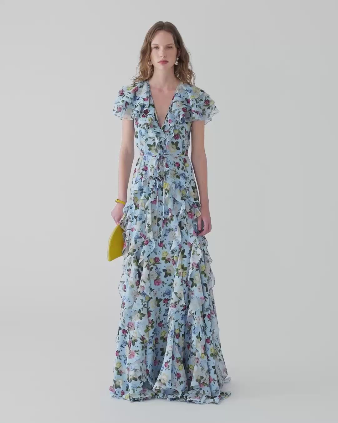 Vestido de gasa con estampado floral con volantes