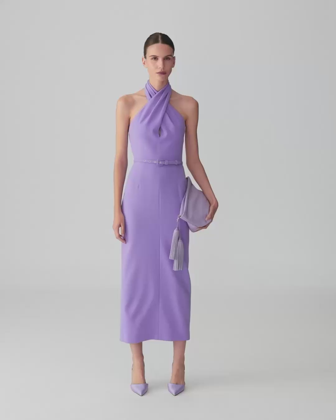 Vestido midi de cuello halter retorcido